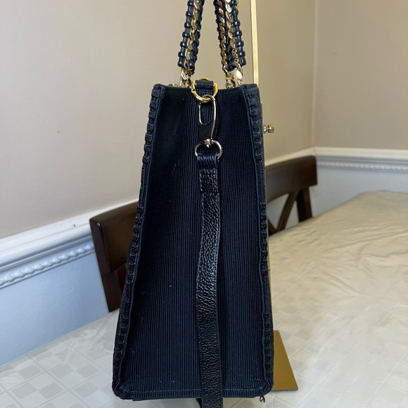 Givenchy black Crossbody/shoulder bag with Gold Chain - Picture 3 of 7